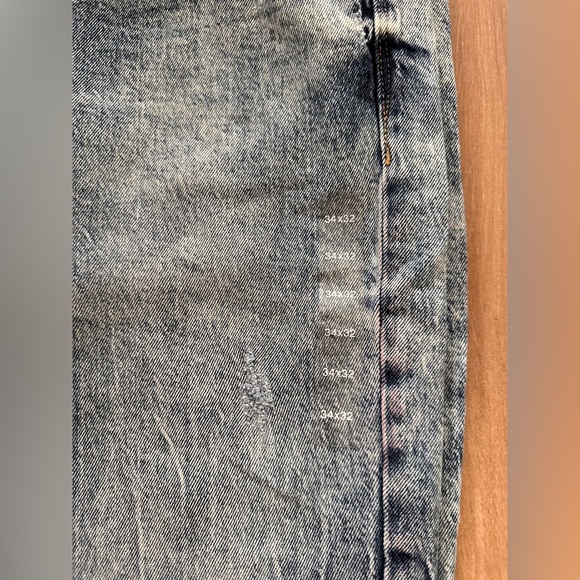 Guess Men’s Slim Taper Jeans - Picture 4 of 8